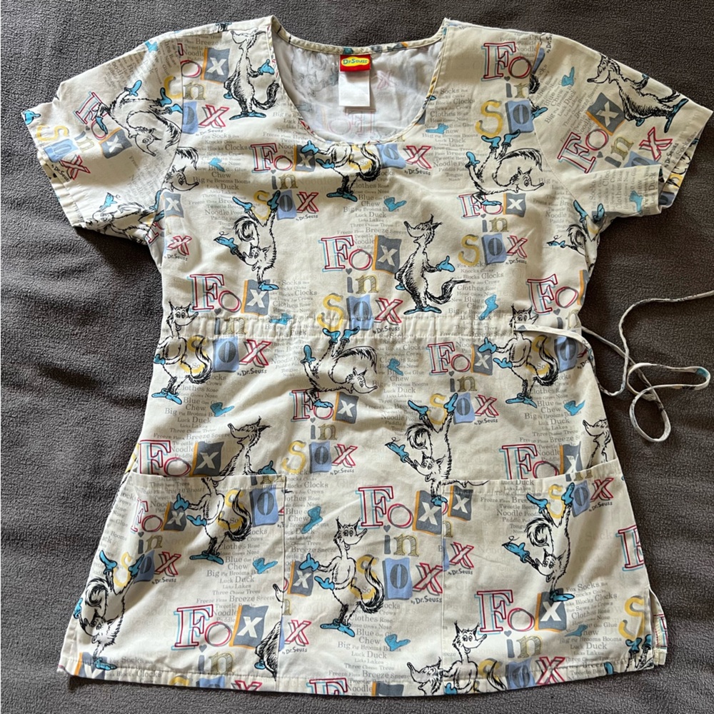 Dr. Seuss Red and Blue Scrub Top Size Small
